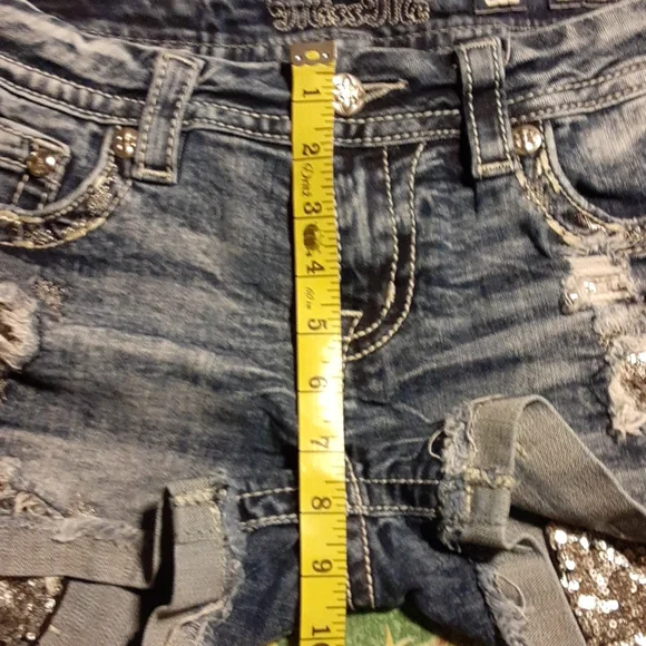 Miss Me Embellished silver shorts size 28 - Picture 9 of 10